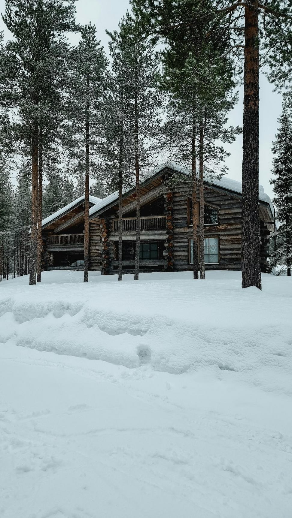 Yellowknife Lake Cabin